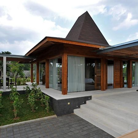 Djoglo Luxury Bungalow Villa Malang Exterior photo